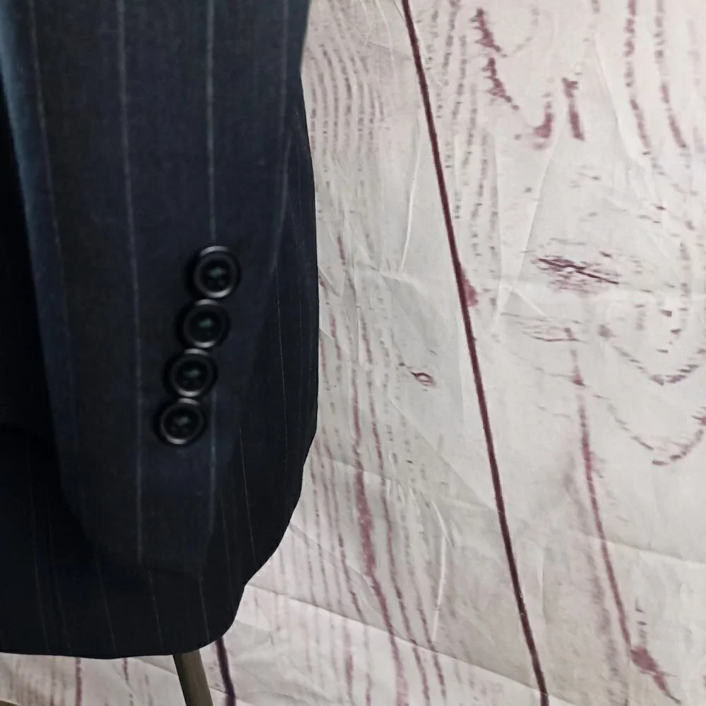 Jos A Bank Traveler's Collection 42R Wool 2 Button Charcoal Striped Suit Jacket